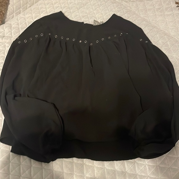Cute black dressy top - Picture 1 of 2